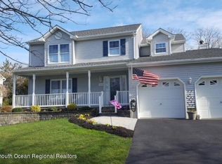 168 Pin Oak Ct, Toms River, NJ 08753