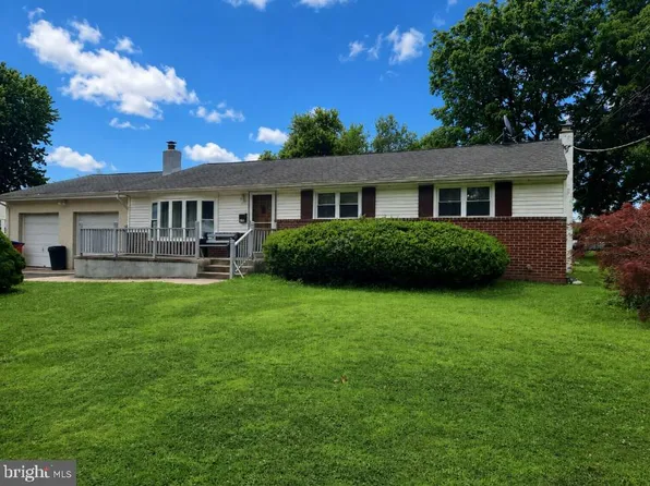 677 Clifford St, Warminster, PA 18974