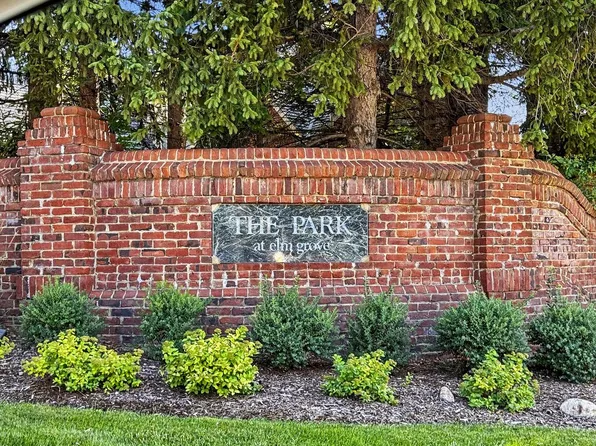 530 Park CIRCLE, Elm Grove, WI 53122