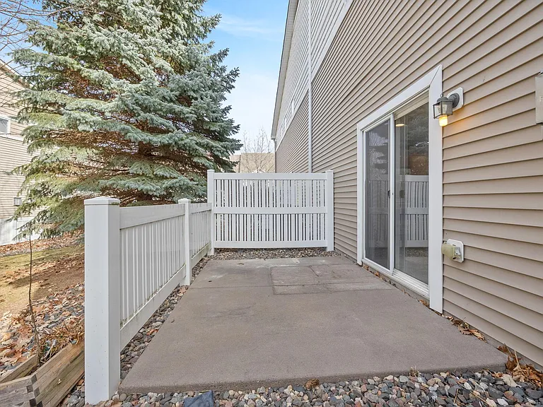 Private Patio/sideyard