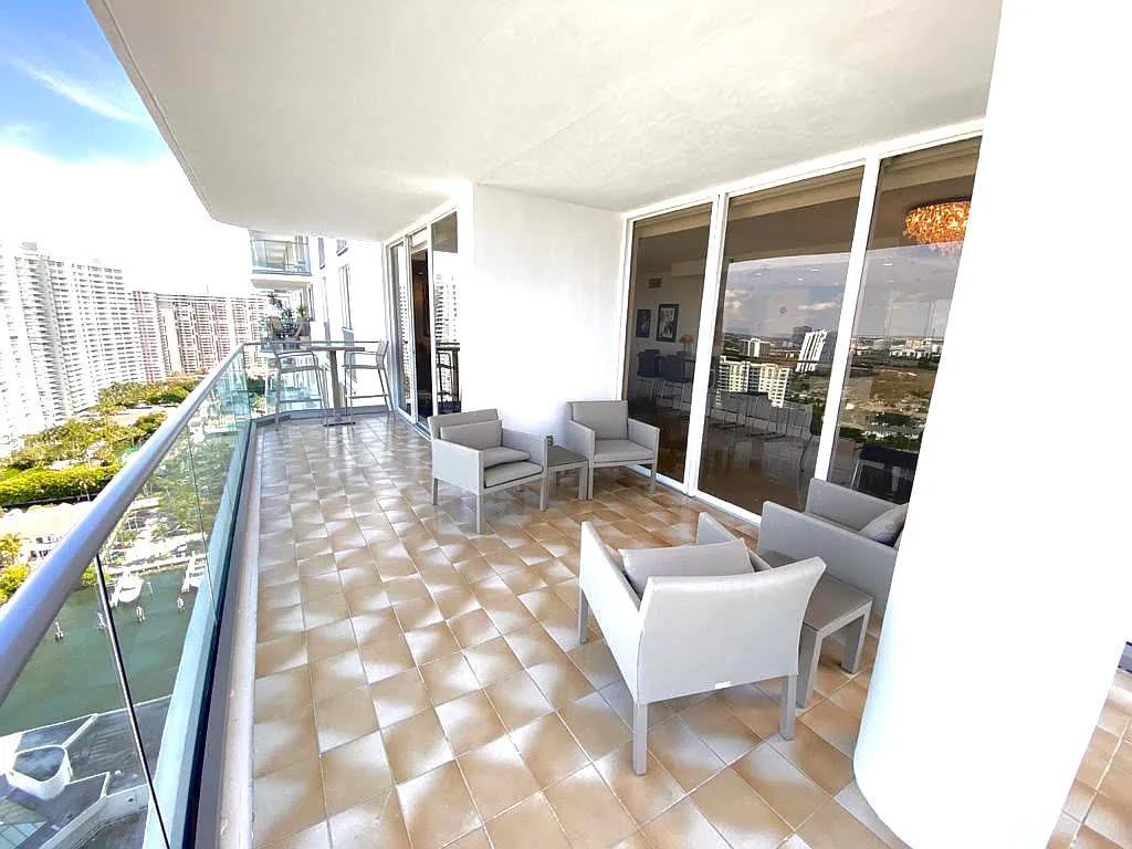 2 bed, 1887 sqft, $5,000 — Photo 3