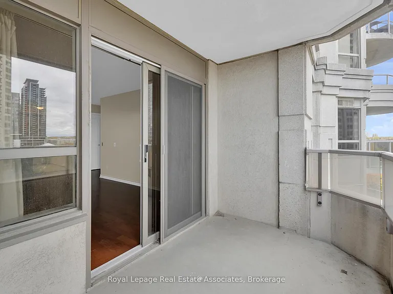 25 Kingsbridge Garden Cir #622 — Photo 17