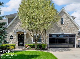 45639 Edgewater Dr, Chesterfield, MI 48047