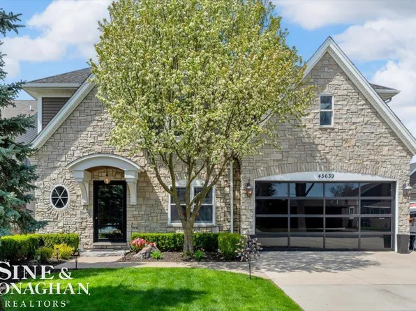 45639 Edgewater Dr, Chesterfield, MI 48047