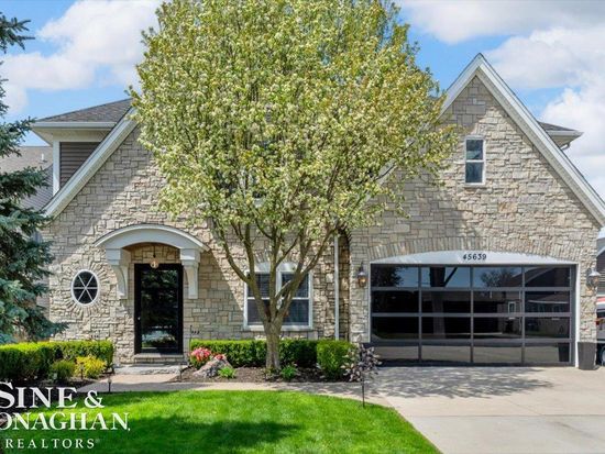 45639 Edgewater Dr, Chesterfield, MI 48047
