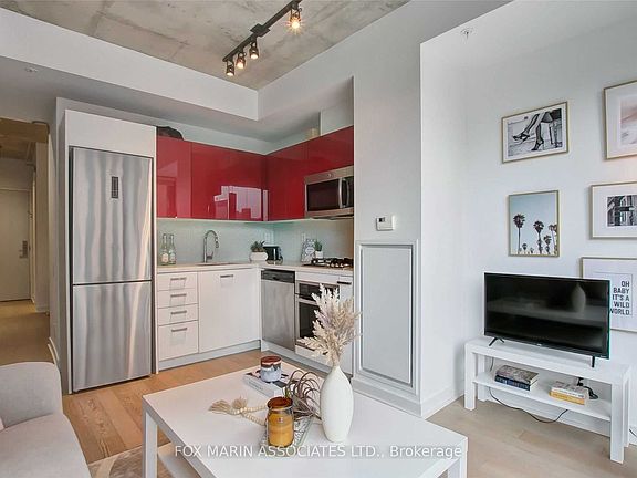 5th image of 39 Brant St #523