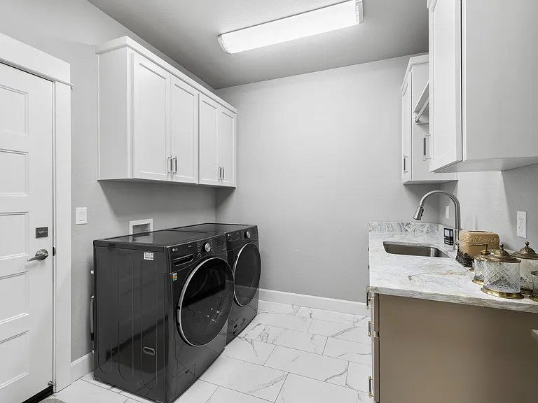 221 Skyhawk Dr — Photo 27