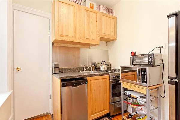 Rented by Douglas Elliman | media 15