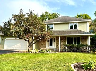 960 Amble Rd, Shoreview, MN 55126