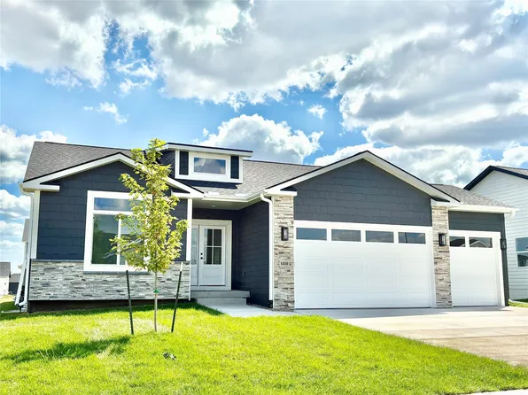 675 NW Georgetown Dr, Waukee, IA 50263