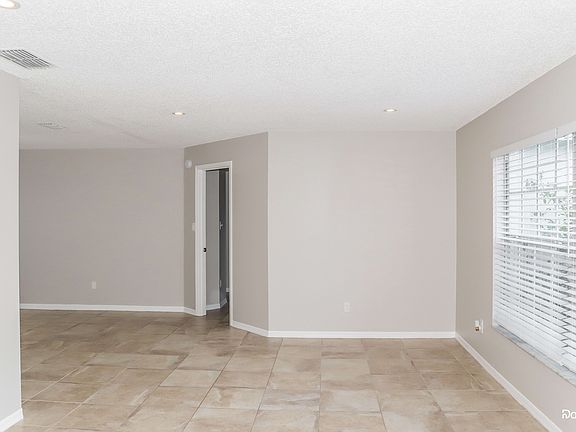 5th image of 15926 Hidden Lake Cir