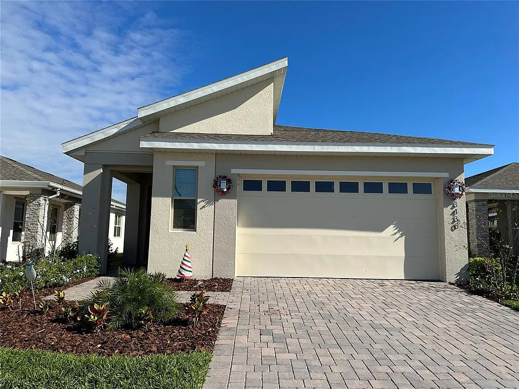 3 bed, 2.0 bath, 1876 sqft, $2,200 — Photo 1