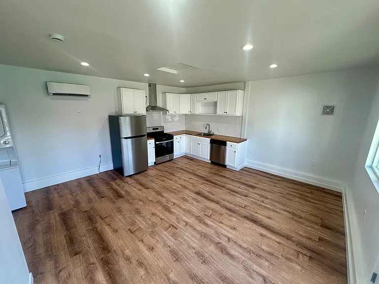 8958 N Swinton Ave — Photo 25