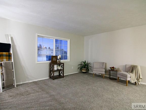 3rd image of 2755 Vesta Cir