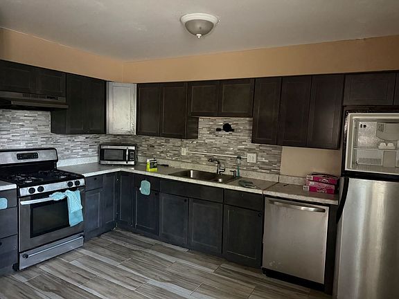 2nd image of 950 E 86th St APT 105