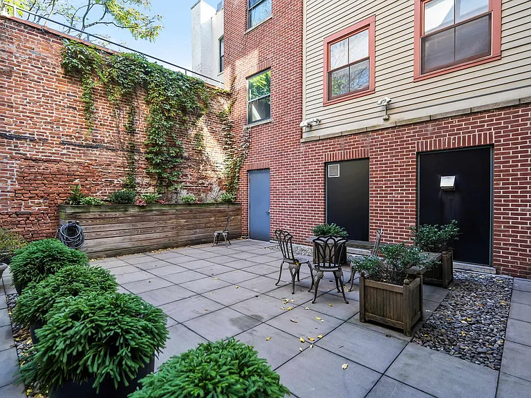 222 Montgomery St #1D — Photo 17