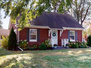 140 6th St SE, Glenville, MN 56036