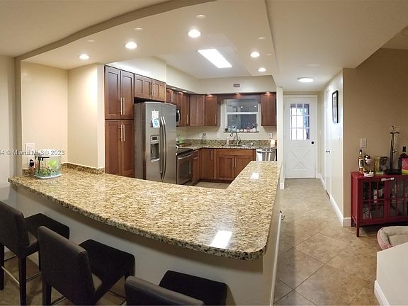 4th image of 1405 N 15th Ave #12