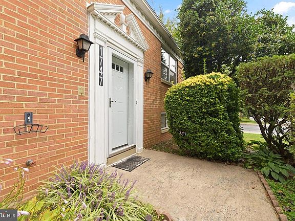 2nd image of 1747 Great Falls St