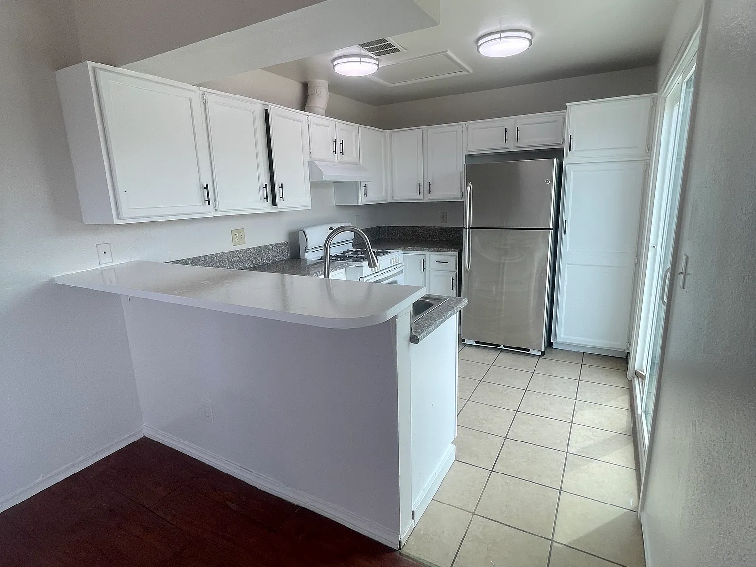 4 bed, 1218 sqft, $2,000 — Photo 4