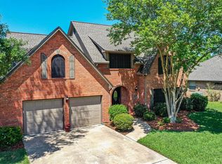 207 Peppermint Dr, Lake Jackson, TX 77566