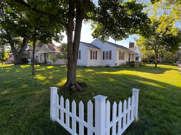 601 S 8th St, Escanaba, MI 49829