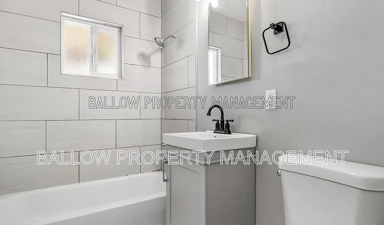 2141 E 16th St — Photo 13