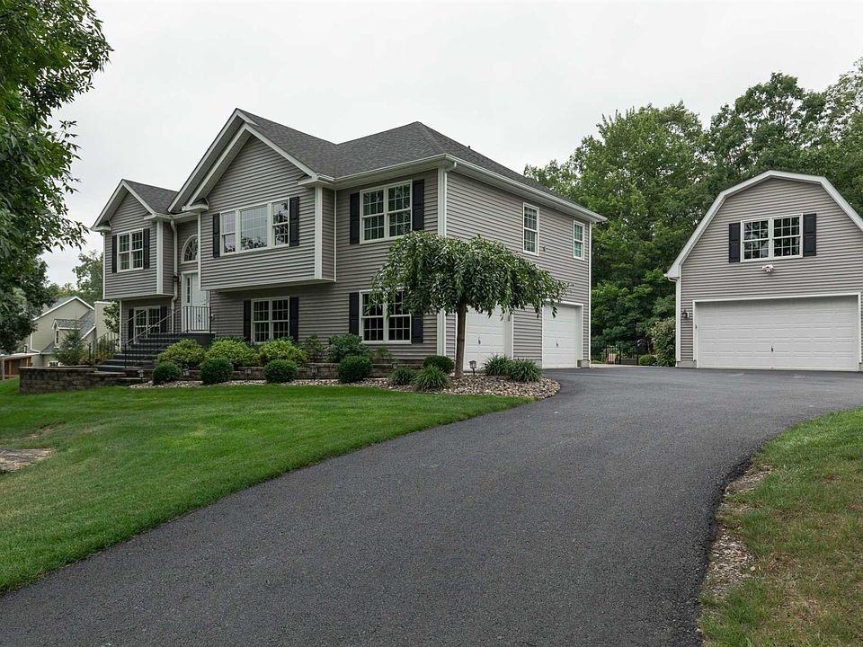 1st image of 35 Theresa Ct