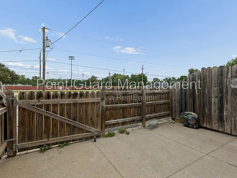 504-604 Cordes Dr — Photo 36