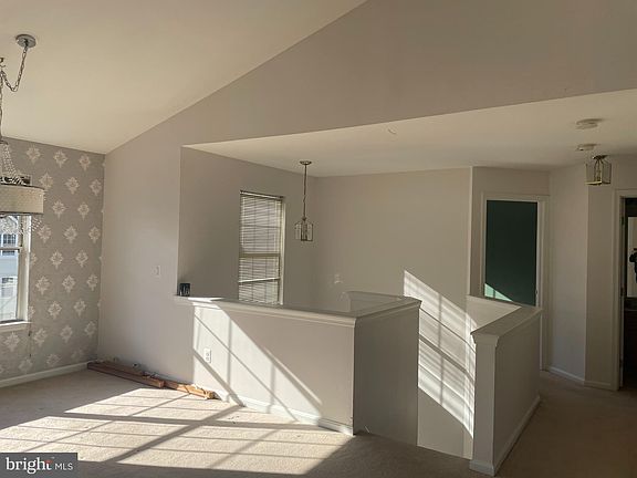 3rd image of 215 Fernwood Pl
