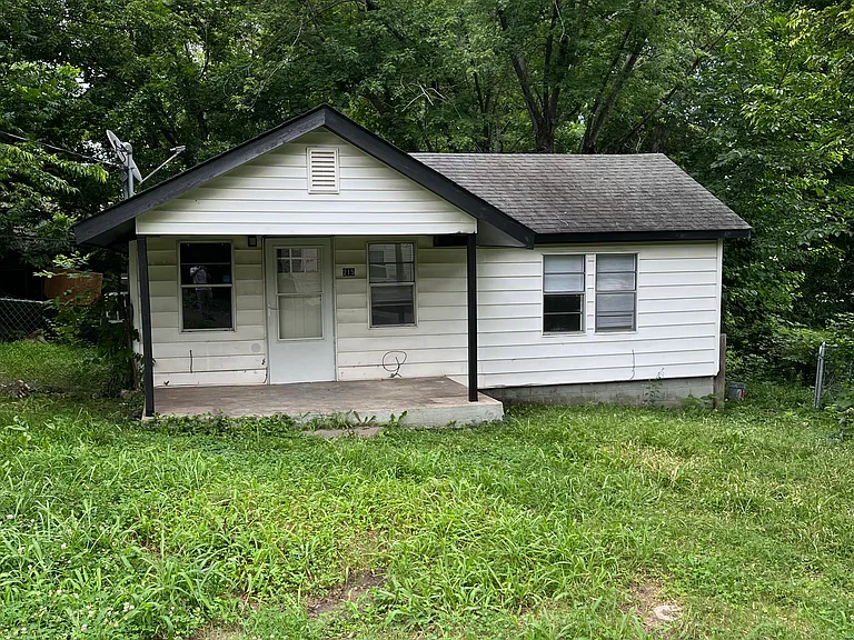 215 Wilson Ave — Photo 1