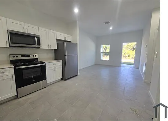 2 bed, 968 sqft, $1,600 — Photo 4