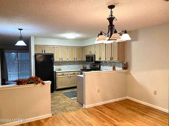 5th image of 23 Remington Dr APT 6
