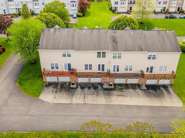 1036 Royal Dr — Photo 28
