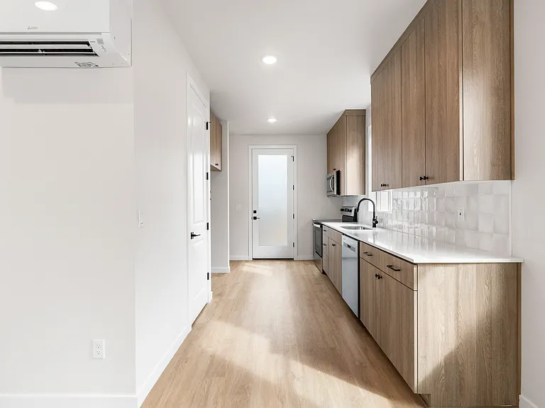 1 Month Free Rent! Brand New 2bd/1.5bath Townhome Mt. Scott-Arleta Gem! — Photo 16
