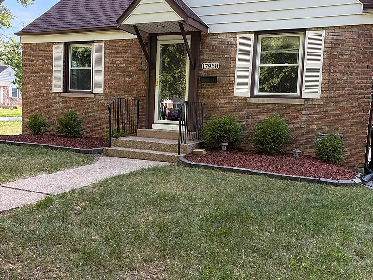 17958 Commercial Ave — Photo 1
