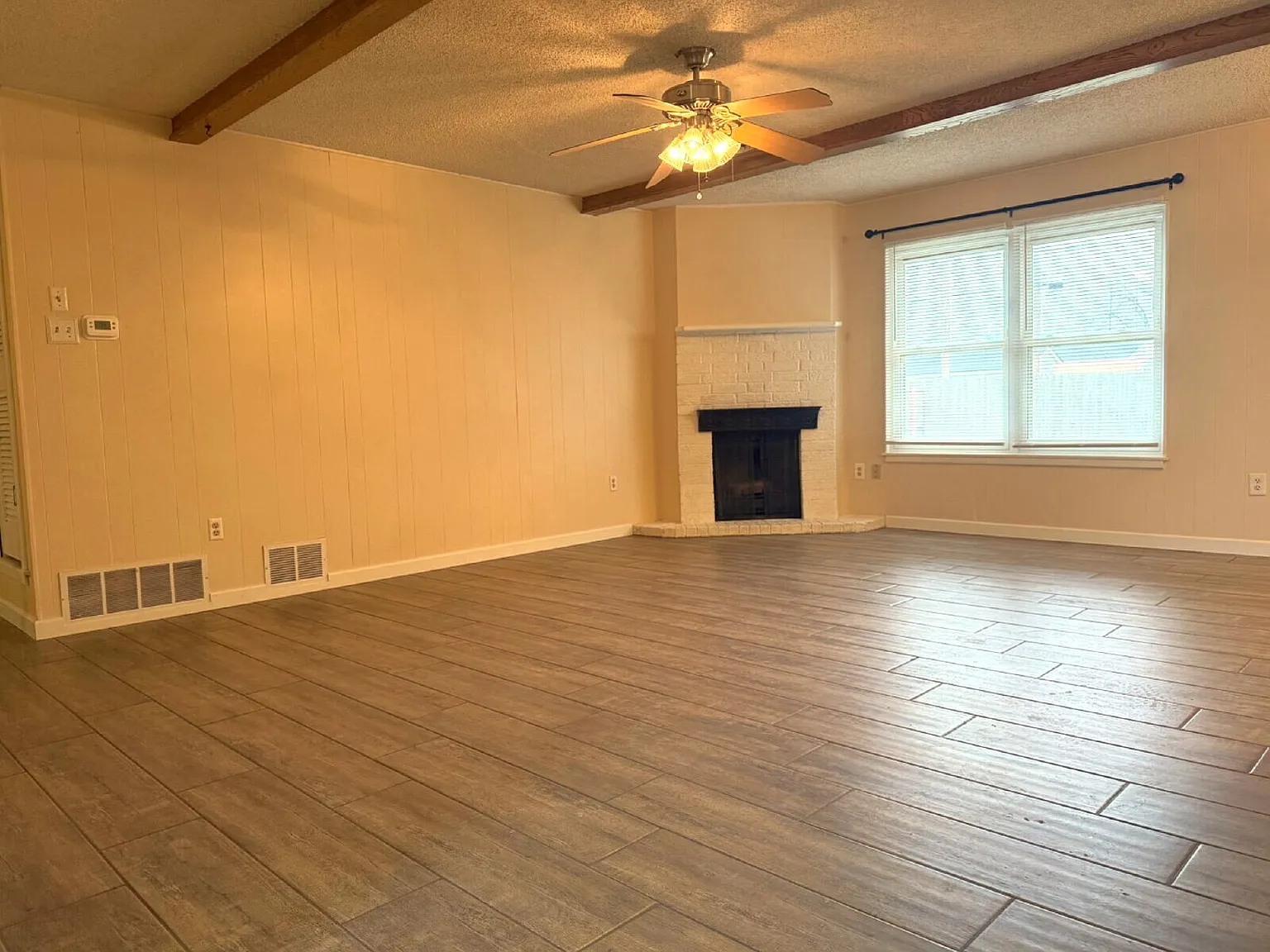 4 bed, 2.0 bath, 1675 sqft, $1,700 — Photo 2