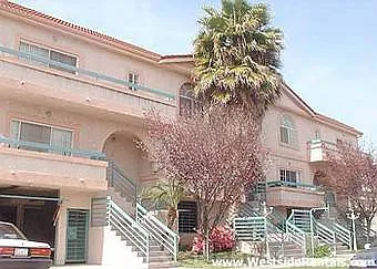 1431 S Shenandoah St #8