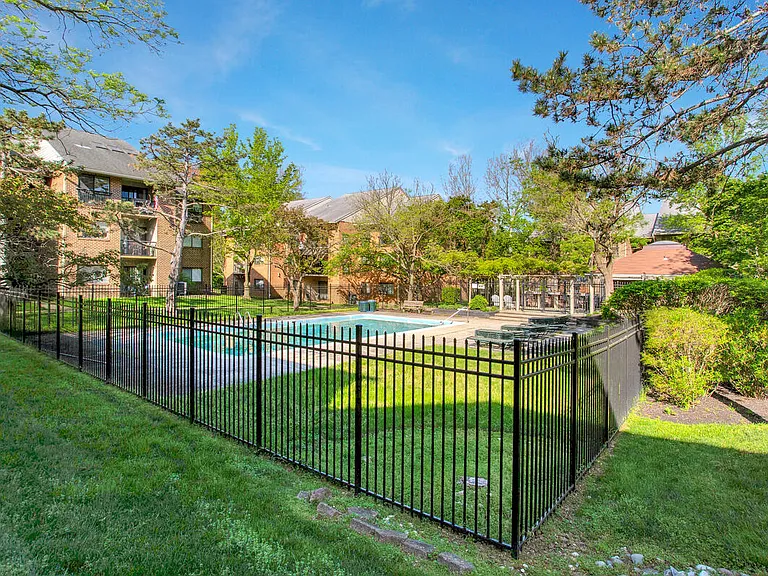 302 Hilltop Ln #K — Photo 35