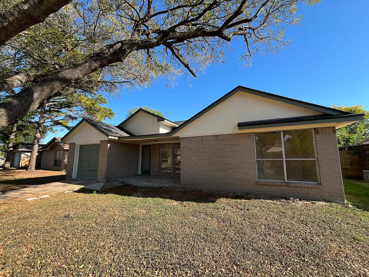 3 bed, 1076 sqft, $1,800 — Photo 2