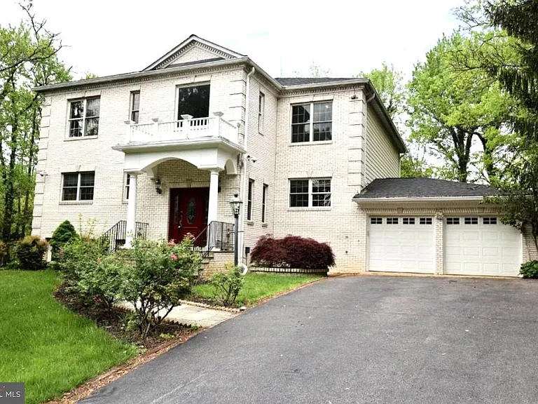 1310 Forestwood Dr — Photo 7