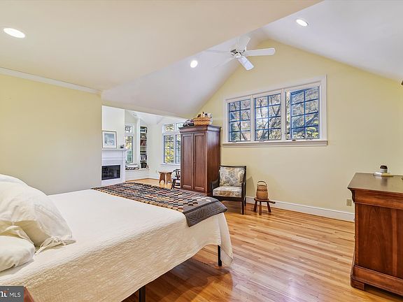 4th image of 472 Cornwall Ct
