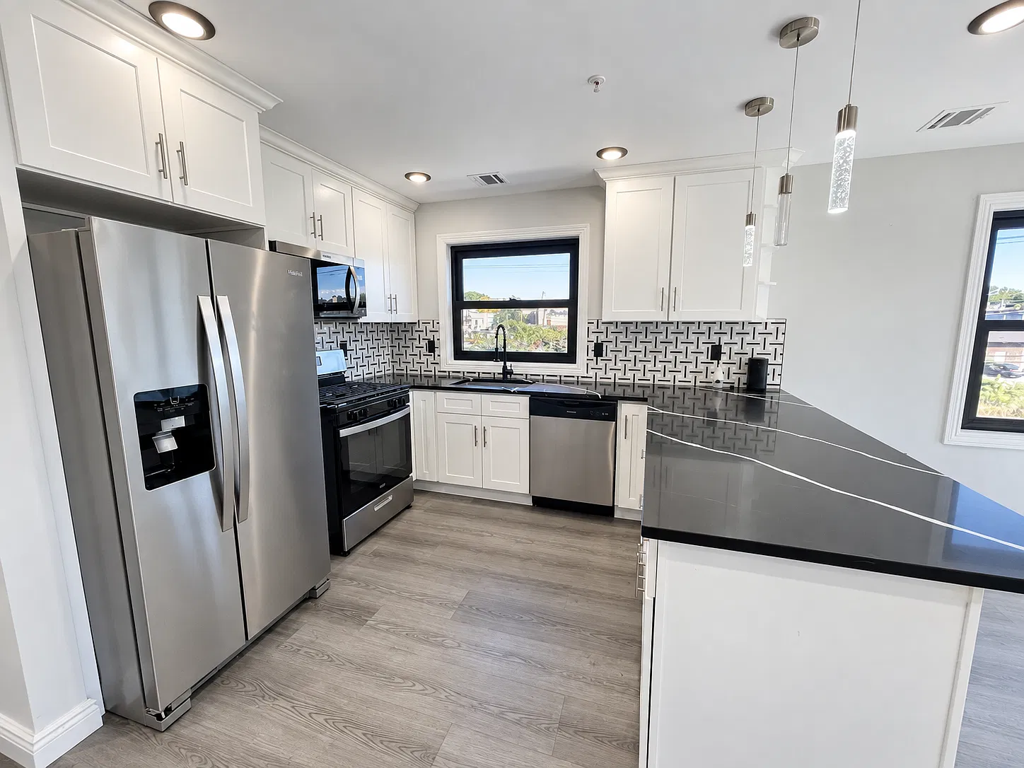 2 bed, $3,000 — Photo 4