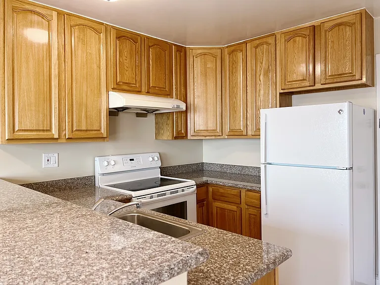 El Camino Real Apartments — Photo 30