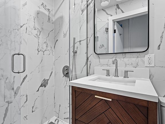3rd image of 190 Avenue Of The Americas APT 4FN