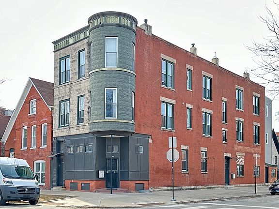 2nd image of 2609 W Thomas St APT 3C