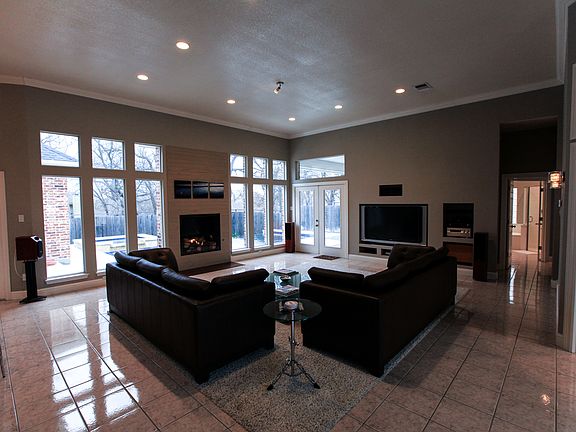 4th image of 1913 Basswood Ct