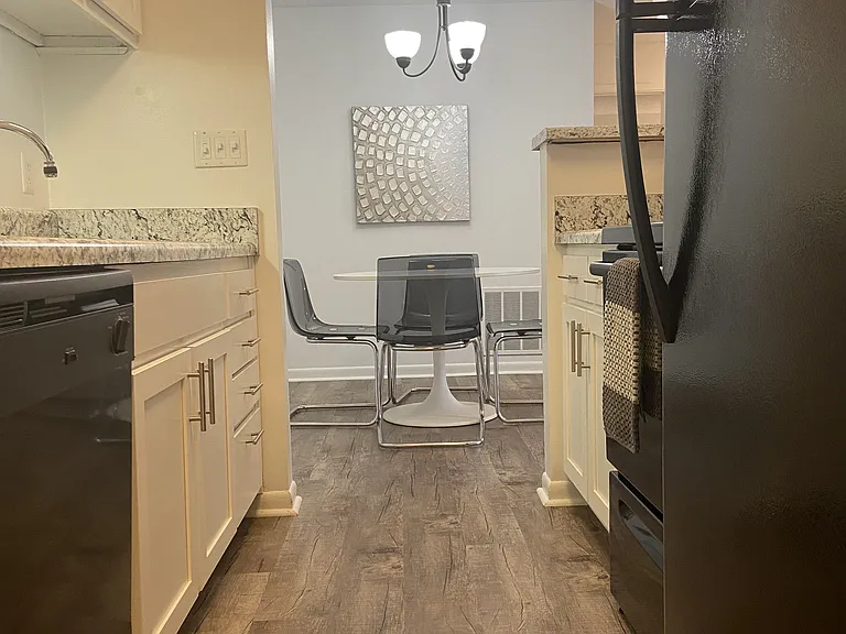 Haywood Pointe Apartments — Photo 17