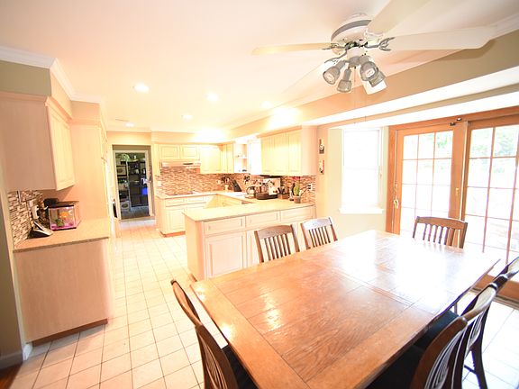 5th image of 31 Bayard Dr
