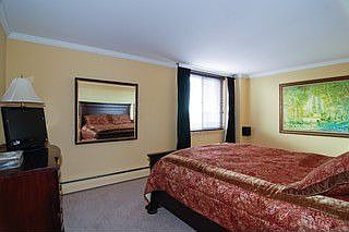 3rd image of 151 N Kenilworth Ave APT 4J